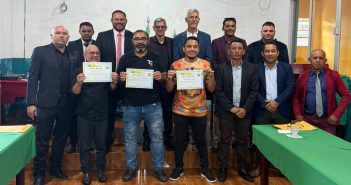 Entrega de Moção Honrosa a professores da rede pública